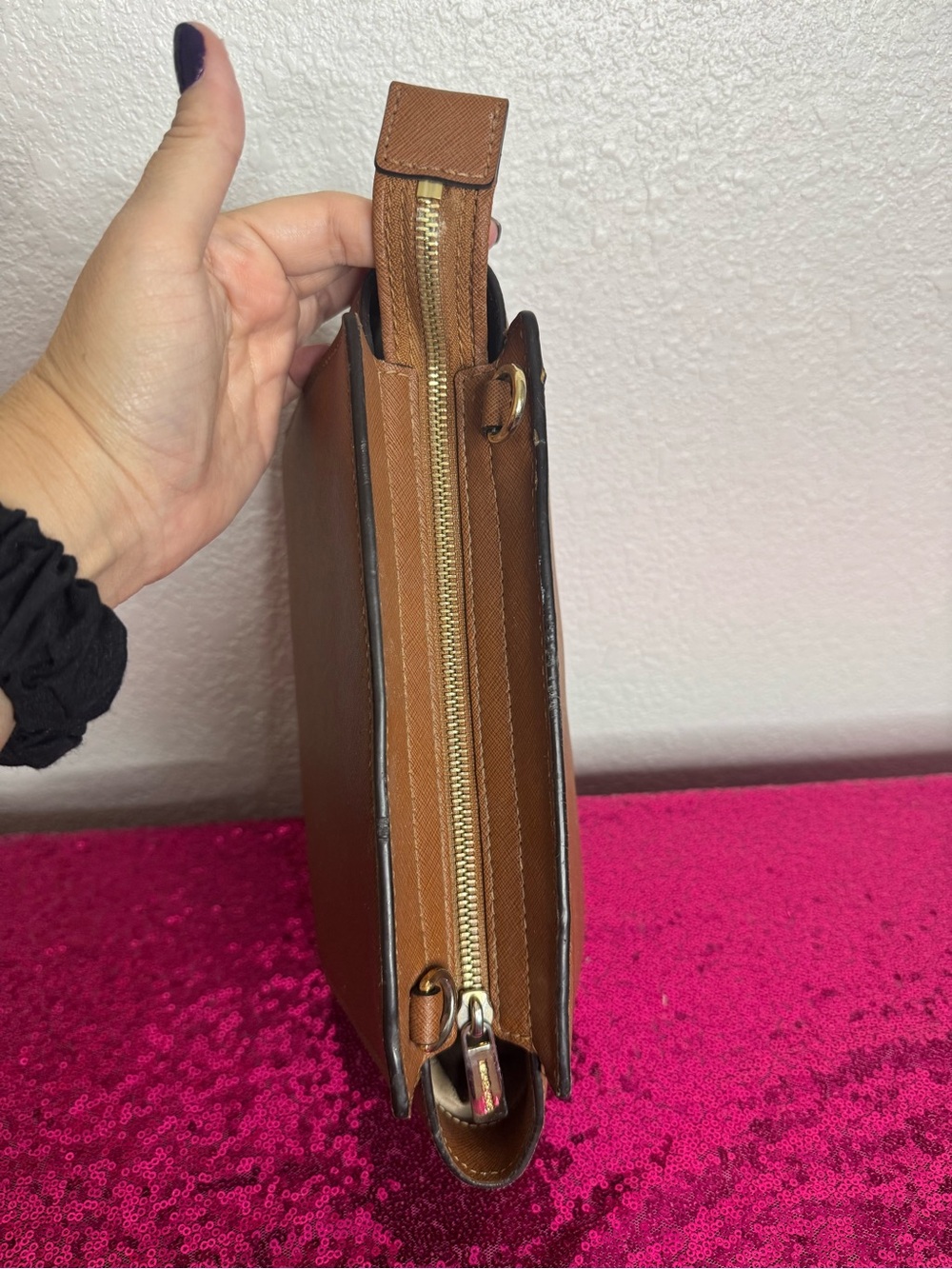 MICHAEL KORS 🤎 Tan Cosmetics Bag, Gold Zipper - Picture 8 of 11